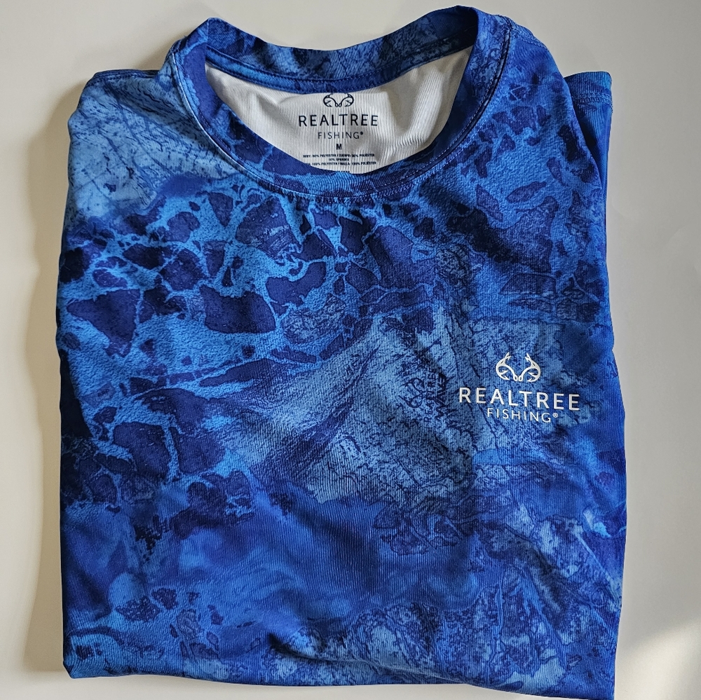 Realtree Fishing Long Sleeve Fishing Size Medium Camo Vented Shirt for Men
